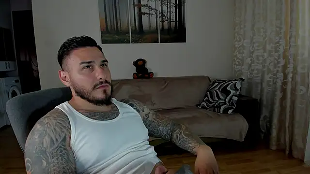 Snapshot of Gymdominus chatting on June 3, 1:46 pm Gymdominus online show from June 3, 1:46 pm