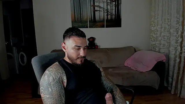 Snapshot of Gymdominus chatting on June 13, 8:29 pm Gymdominus online show from June 13, 8:29 pm