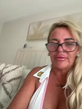 hotmilf66 online show from June 13, 6:06 pm