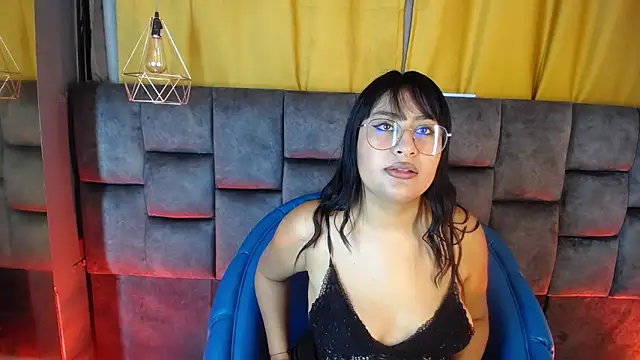 Snapshot of Girl_Scarlett_ chatting on May 24, 11:37 am Girl Scarlett online show from May 24, 11:37 am