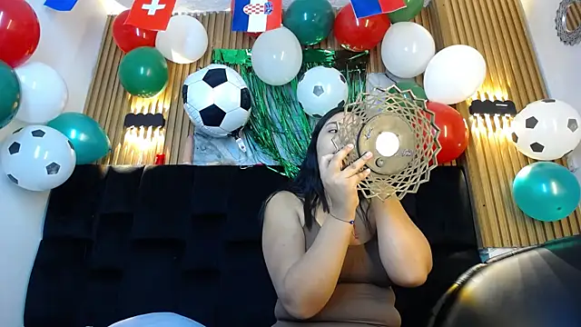 Snapshot of Girl_Scarlett_ chatting on June 14, 11:34 am Girl Scarlett online show from June 14, 11:34 am