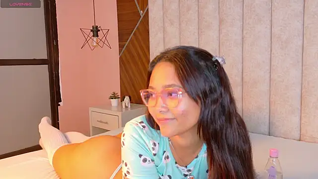 Snapshot of Dulce_Holy chatting on June 5, 6:52 am Dulce Holy online show from June 5, 6:52 am