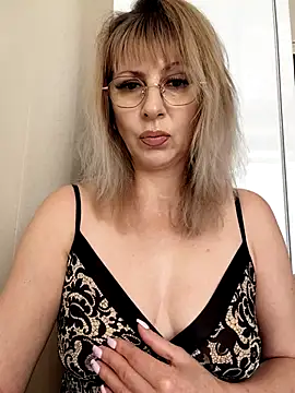 Snapshot of Kitty-MEOWW chatting on May 28, 8:11 am Kitty-MEOWW online show from May 28, 8:11 am