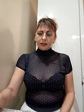 Snapshot of Kitty-MEOWW chatting on June 4, 8:04 pm Kitty-MEOWW online show from June 4, 8:04 pm