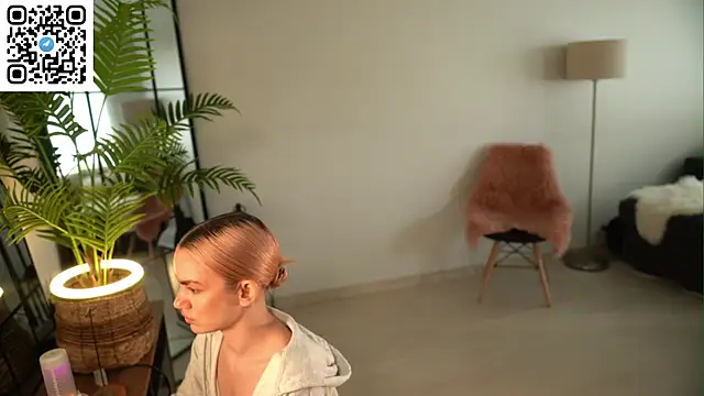 Snapshot of KiraAngella chatting on June 2, 2:19 pm KiraAngella online show from June 2, 2:19 pm