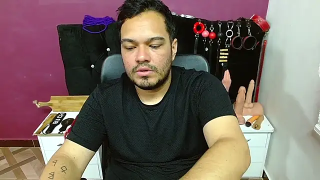 -AlejandroT- online show from June 1, 10:55 pm