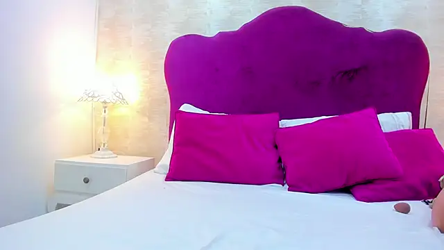 AlexaGill online show from June 10, 6:51 pm