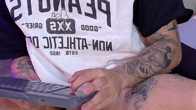 Snapshot of jack_torress chatting on June 3, 2:33 pm jack torress online show from June 3, 2:33 pm