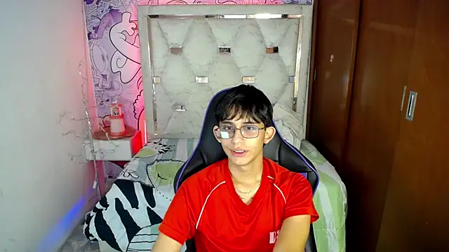 Snapshot of zxvn_n chatting on June 4, 1:17 pm zxvn n online show from June 4, 1:17 pm