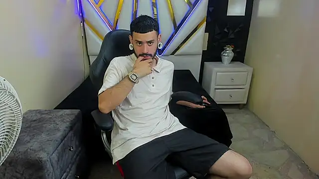 Snapshot of BrunoCarzon chatting on June 5, 1:50 pm BrunoCarzon online show from June 5, 1:50 pm