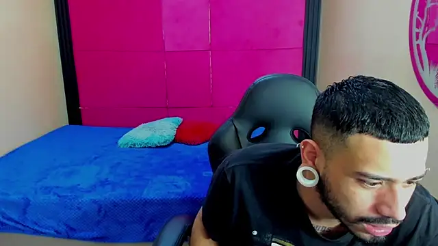 Snapshot of BrunoCarzon chatting on June 12, 12:48 pm BrunoCarzon online show from June 12, 12:48 pm