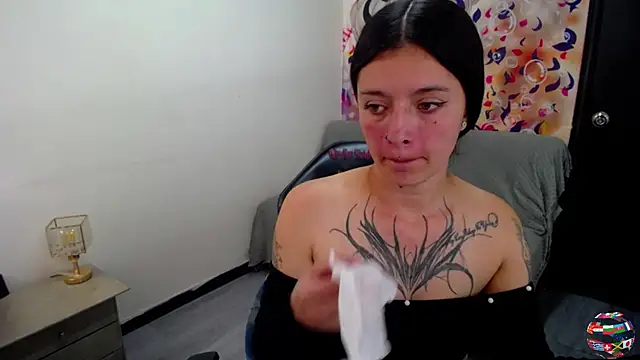 Snapshot of Lucia_evans22 chatting on June 24, 10:09 pm Lucia evans22 online show from June 24, 10:09 pm