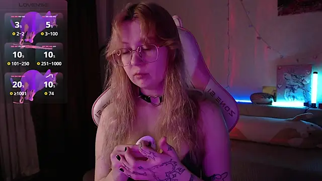 Snapshot of henby_streamss chatting on June 12, 8:30 pm henby streamss online show from June 12, 8:30 pm