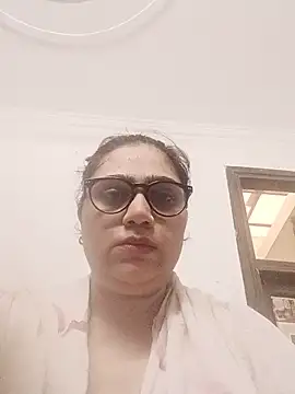 Snapshot of yourchahat27 chatting on June 11, 12:32 am yourchahat27 online show from June 11, 12:32 am
