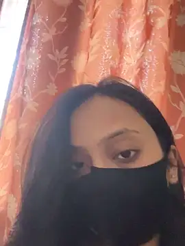 Snapshot of livia_dolls chatting on June 10, 10:25 am livia dolls online show from June 10, 10:25 am
