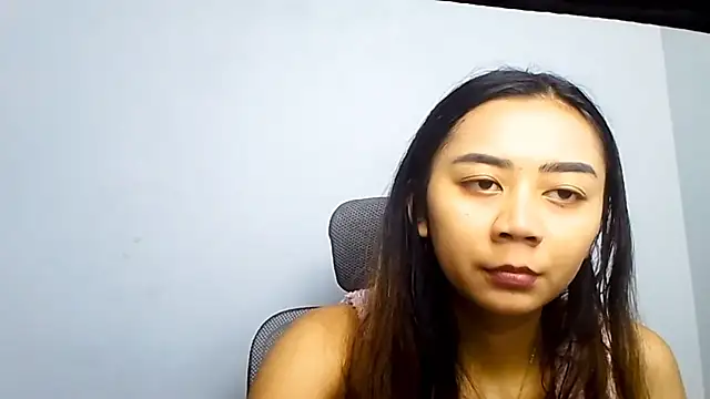 Snapshot of KristieOrtmann chatting on June 2, 6:26 am KristieOrtmann online show from June 2, 6:26 am