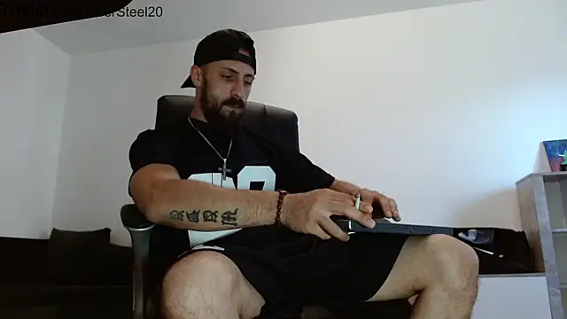 Snapshot of Alphadominathor chatting on May 29, 9:40 am Alphadominathor online show from May 29, 9:40 am