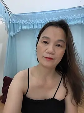 Lye lovely online show from June 8, 1:00 pm