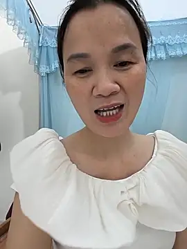 Lye lovely online show from June 11, 2:48 pm