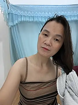 Lye lovely online show from June 12, 1:32 pm