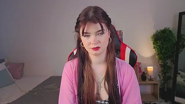 MelissaMay   online show from June 3, 9:20 pm