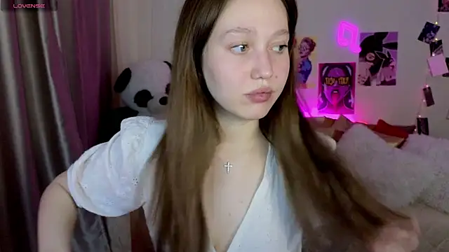 Snapshot of TinaShelton chatting on June 6, 6:12 pm TinaShelton online show from June 6, 6:12 pm