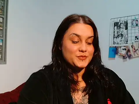Snapshot of VenusRotten chatting on June 15, 11:07 pm VenusRotten online show from June 15, 11:07 pm