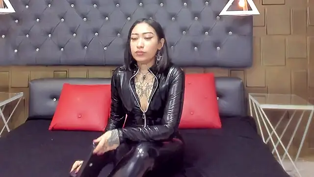 LennaCruz online show from May 31, 11:39 am