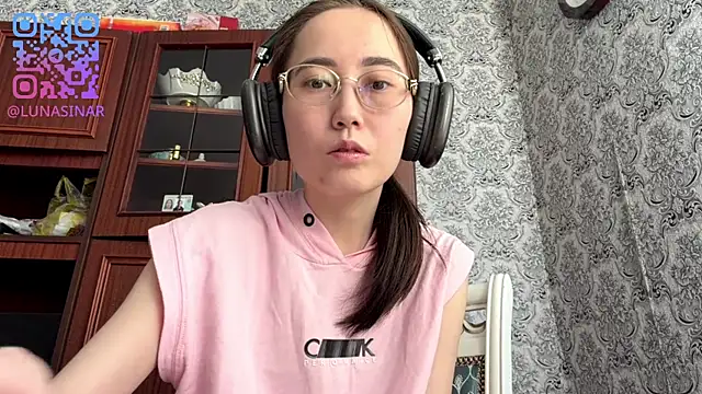 VickieTrudo online show from June 12, 4:33 am