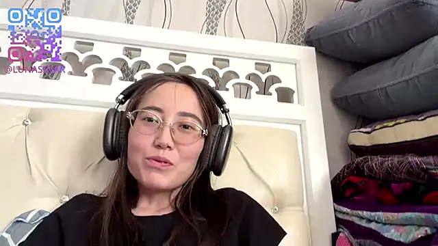 VickieTrudo online show from June 13, 5:05 am