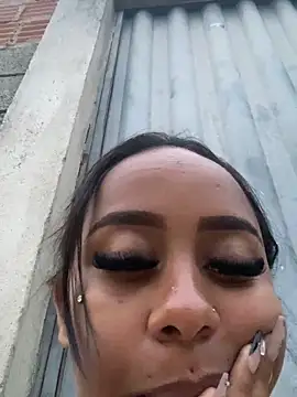 jhenannyy online show from June 11, 9:18 am