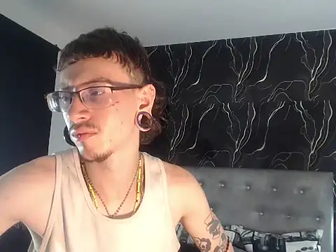 Snapshot of Ryan_Owenss chatting on June 14, 4:14 am Ryan Owenss online show from June 14, 4:14 am