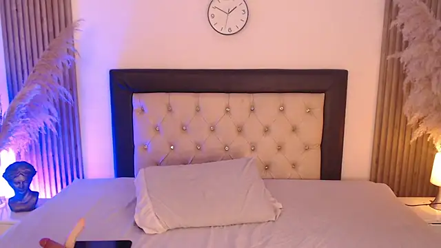 Sia Foxx01 online show from July 7, 7:34 am
