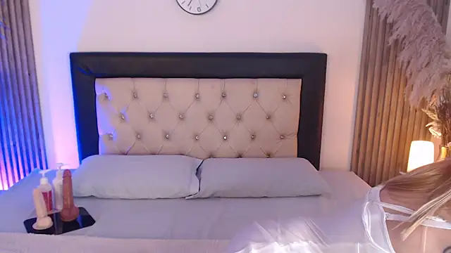 Sia Foxx01 online show from July 14, 3:22 am
