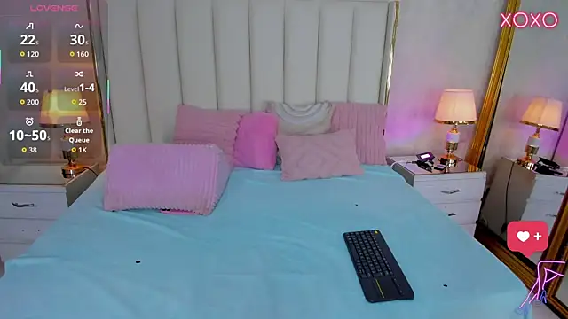 KaylaDavies online show from June 25, 8:24 pm