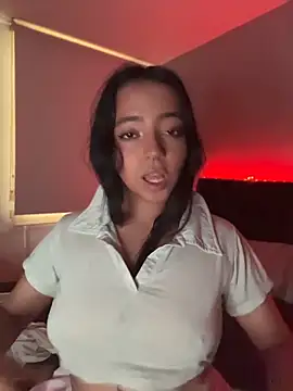 Snapshot of rouss_lar chatting on June 11, 10:52 pm rouss lar online show from June 11, 10:52 pm