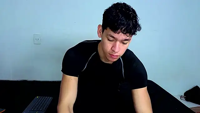 Snapshot of Luke_Muscle chatting on June 2, 1:13 pm Luke Muscle online show from June 2, 1:13 pm
