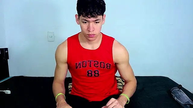 Snapshot of Luke_Muscle chatting on June 3, 12:30 pm Luke Muscle online show from June 3, 12:30 pm