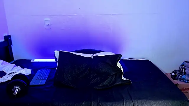 Snapshot of Luke_Muscle chatting on June 6, 1:54 am Luke Muscle online show from June 6, 1:54 am