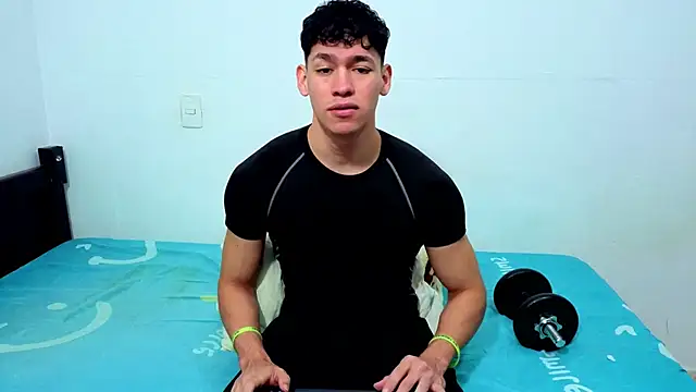 Snapshot of Luke_Muscle chatting on June 8, 2:28 pm Luke Muscle online show from June 8, 2:28 pm
