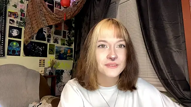 Snapshot of YourFavoriteAltgirl chatting on May 31, 10:33 pm YourFavoriteAltgirl online show from May 31, 10:33 pm