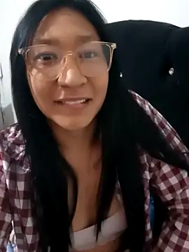Snapshot of skaarletth chatting on June 13, 1:47 am skaarletth online show from June 13, 1:47 am