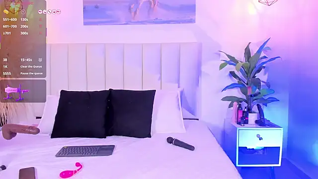  Emily Queen online show from June 19, 5:56 am