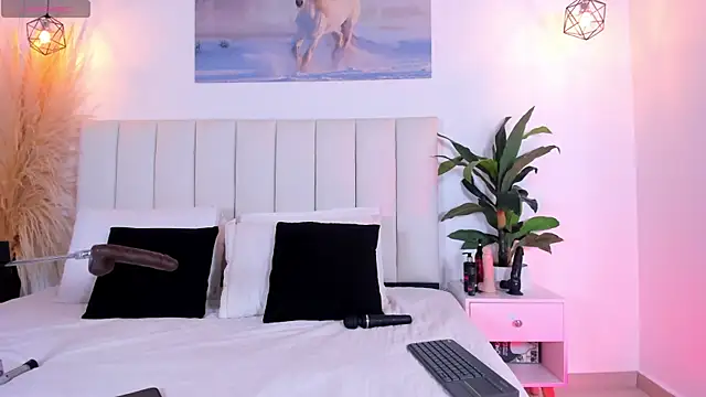  Emily Queen online show from July 7, 5:32 am