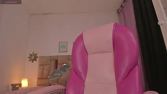 Snapshot of melody_ebonny chatting on June 4, 1:06 pm melody ebonny online show from June 4, 1:06 pm