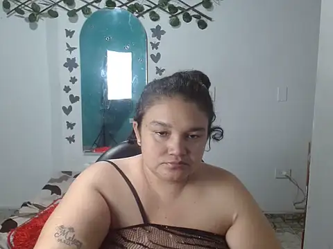 lucero chuvy online show from June 6, 1:05 pm