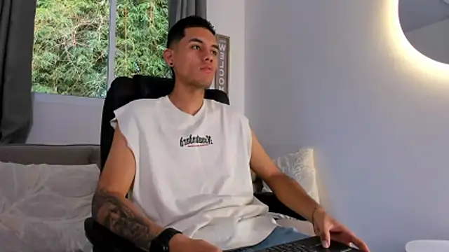 Snapshot of NickCopeer_ chatting on June 10, 12:37 pm NickCopeer online show from June 10, 12:37 pm