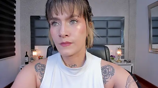 Snapshot of Mrs_Regina_clk chatting on June 9, 3:07 am Mrs Regina clk online show from June 9, 3:07 am