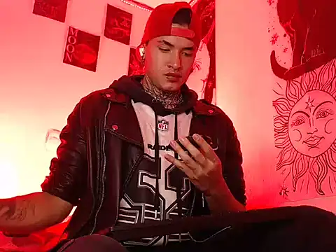 AlecBanne  online show from August 4, 9:06 pm