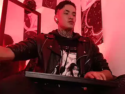AlecBanne  online show from August 7, 9:06 pm